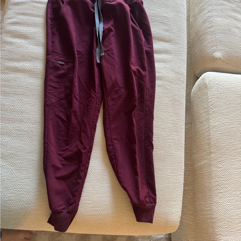 Figs Maroon set - Picture 2 of 4